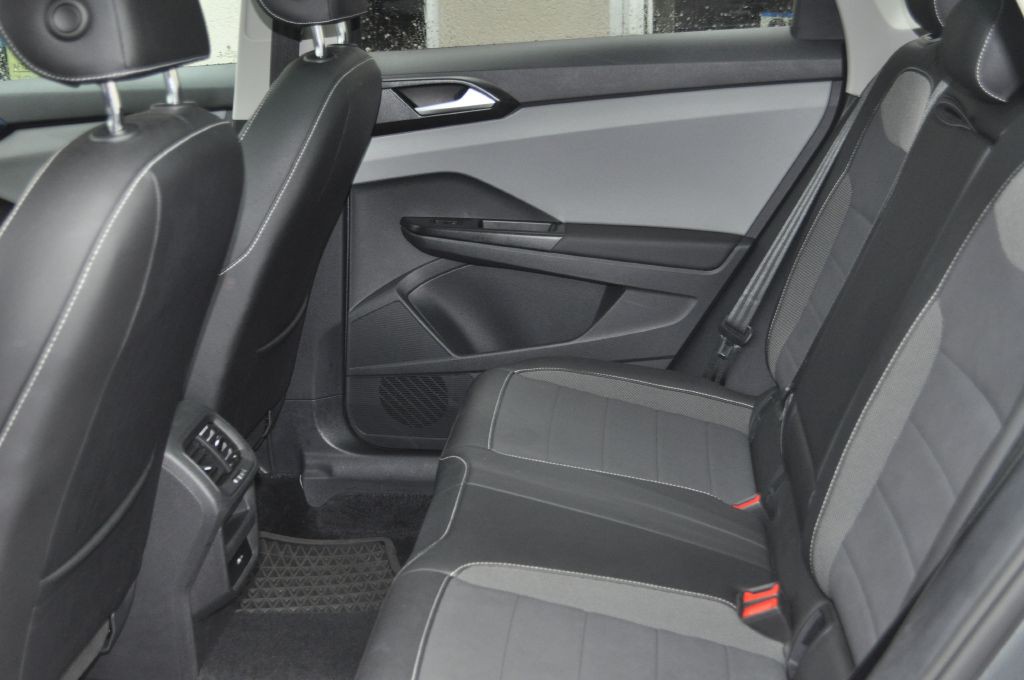 2022 Volkswagen Taos Image 16