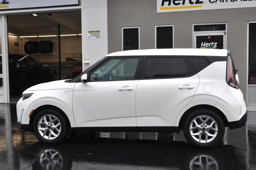 2024 Kia Soul Image 2