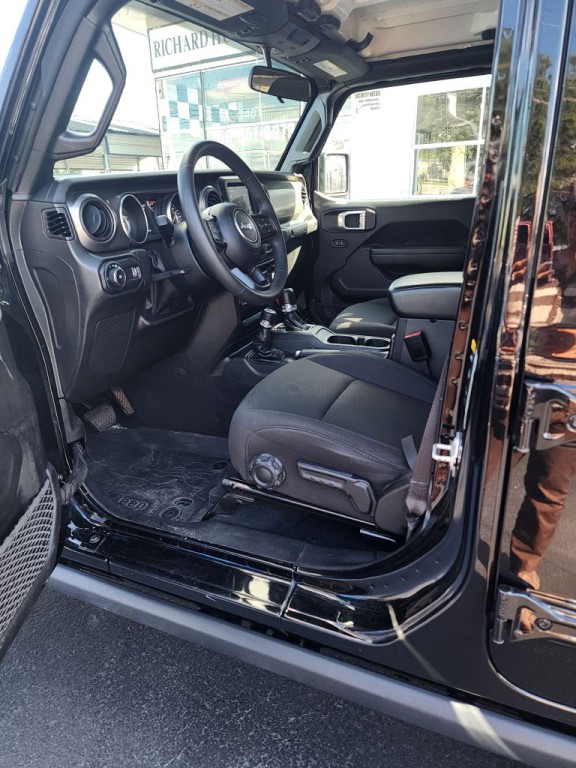 2023 Jeep Wrangler Image 7