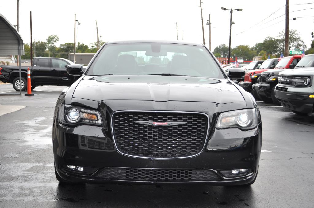 2023 Chrysler 300 Image 3