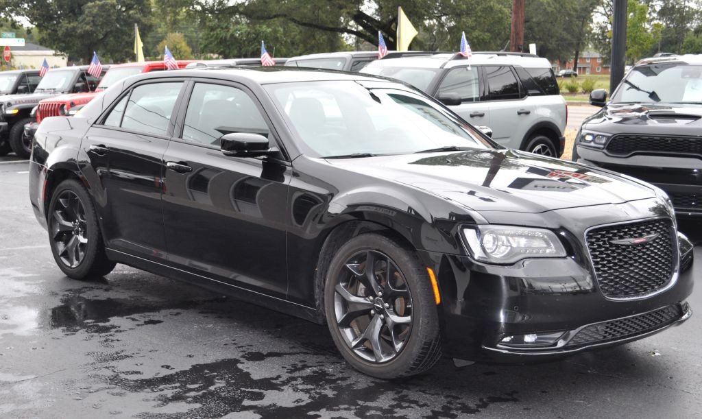 2023 Chrysler 300 Image 4
