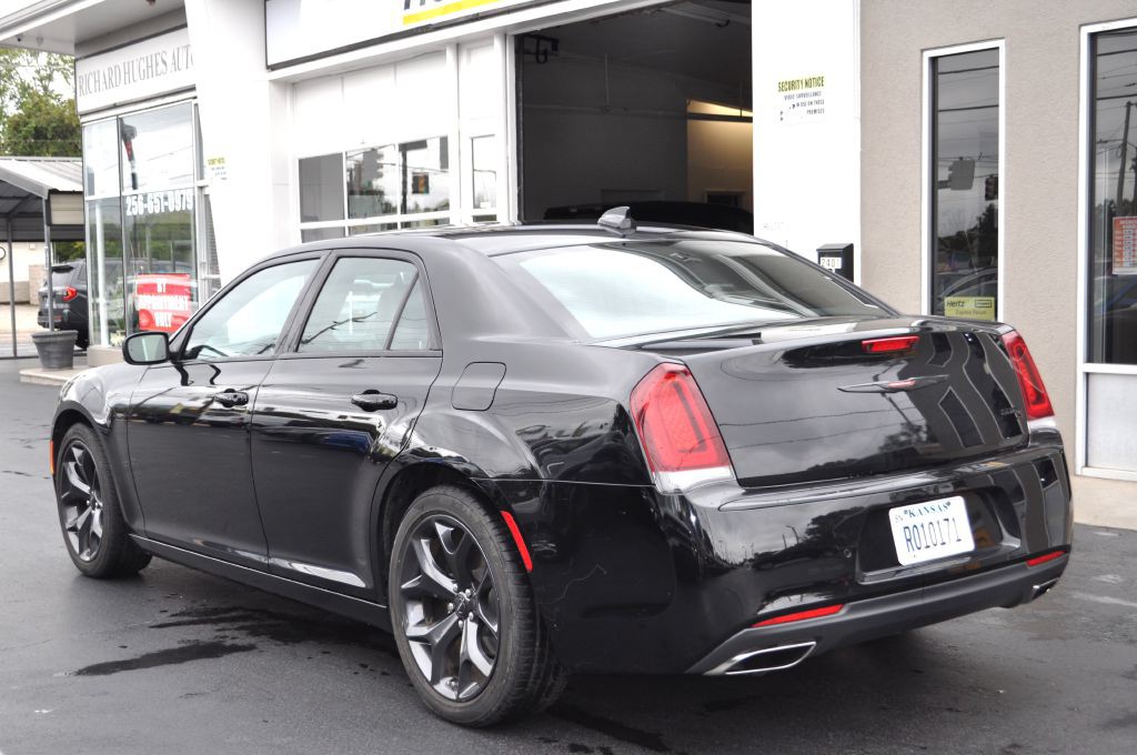 2023 Chrysler 300 Image 5