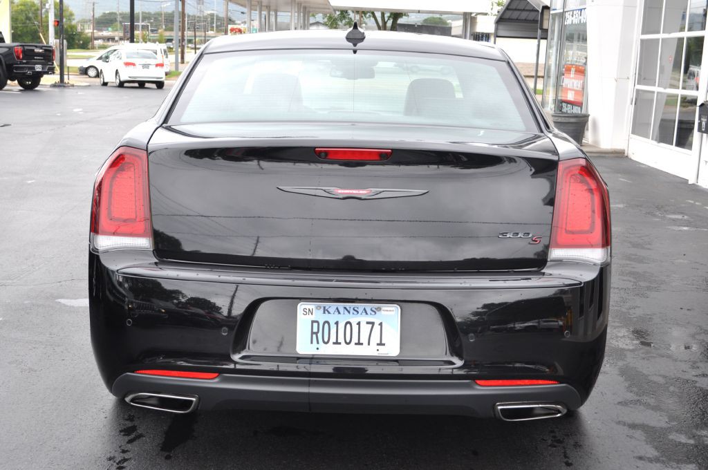 2023 Chrysler 300 Image 6