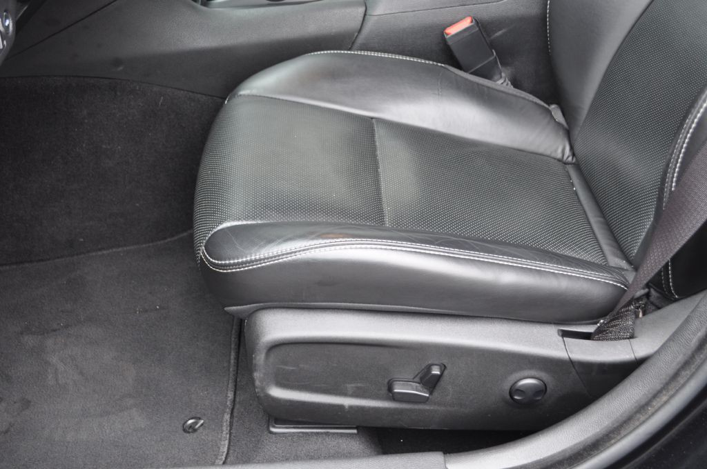 2023 Chrysler 300 Image 10