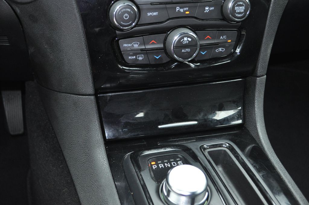 2023 Chrysler 300 Image 11