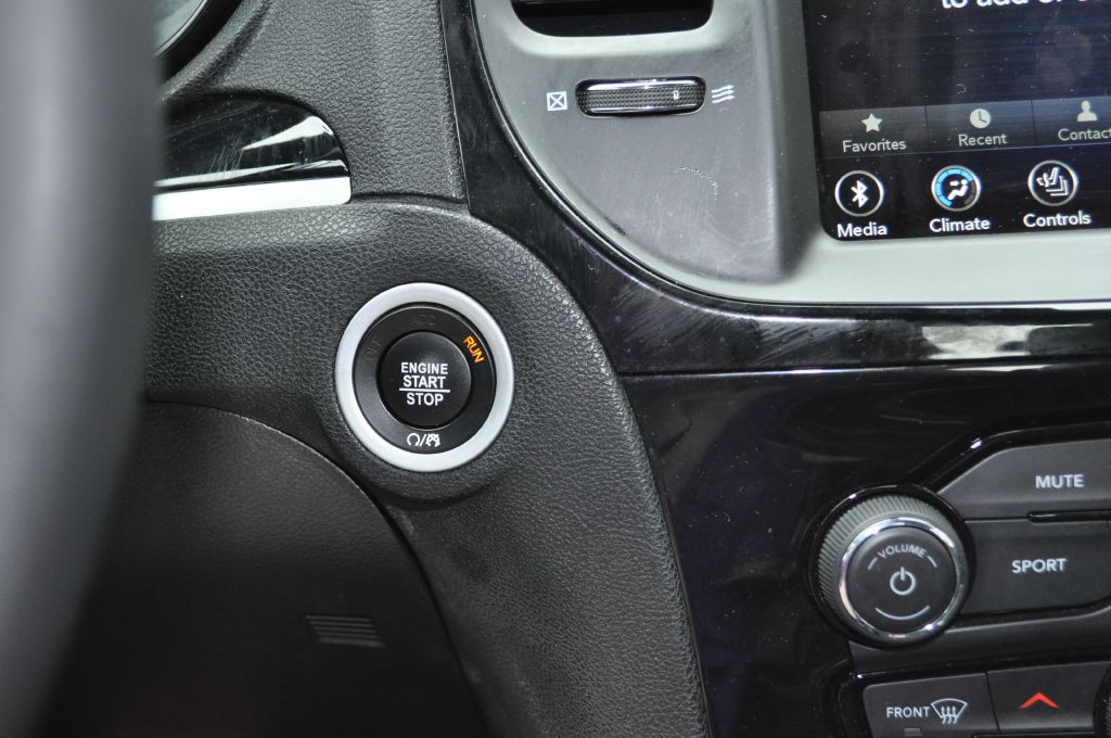 2023 Chrysler 300 Image 12