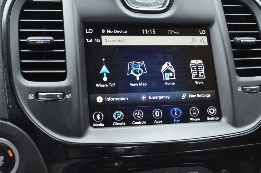 2023 Chrysler 300 Image 13