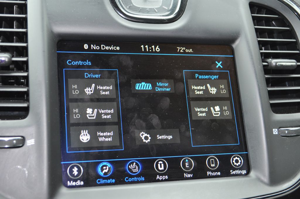 2023 Chrysler 300 Image 14