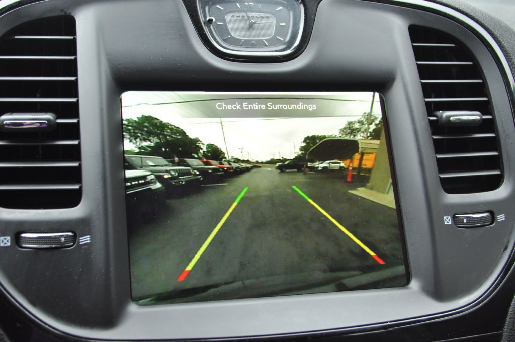 2023 Chrysler 300 Image 15