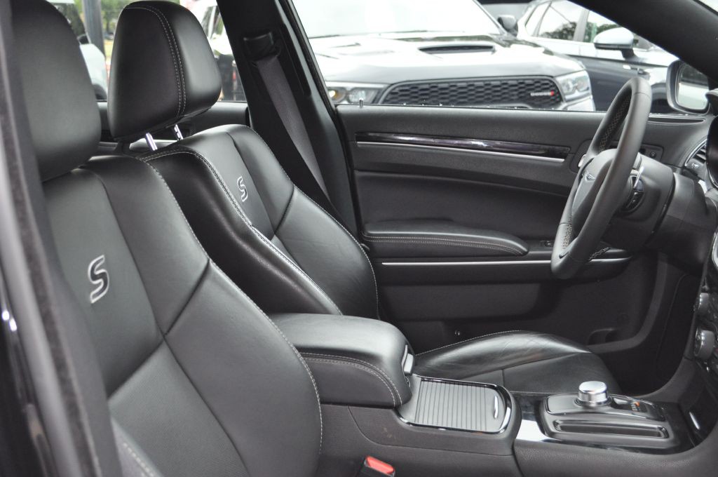 2023 Chrysler 300 Image 21