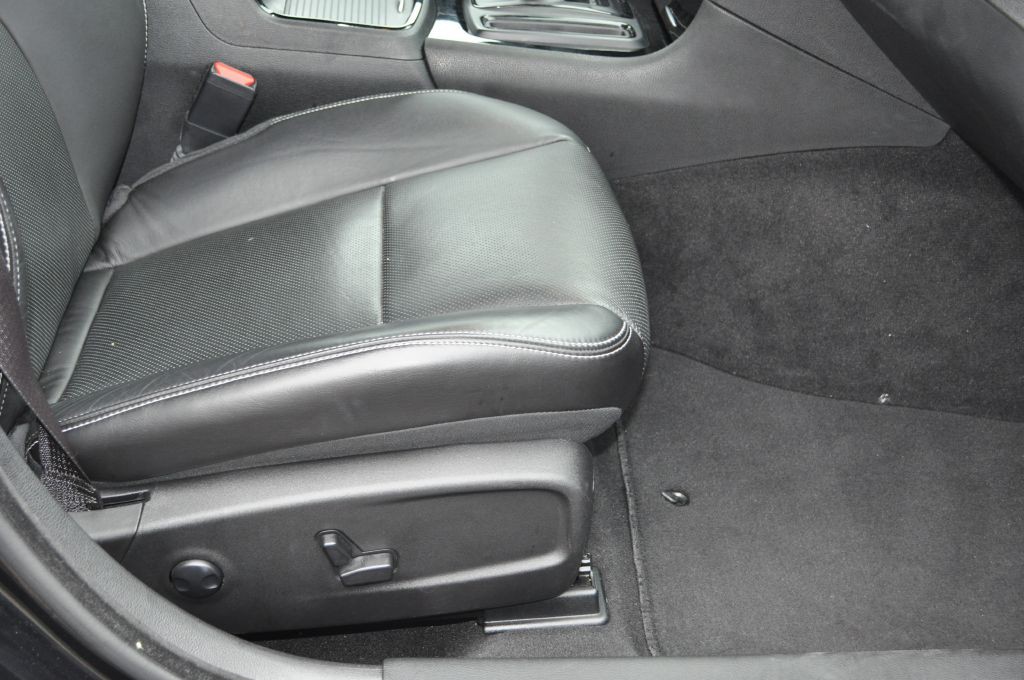 2023 Chrysler 300 Image 22