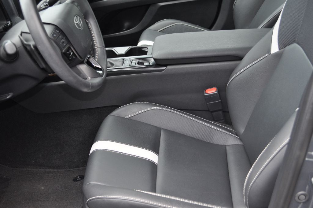 2025 Toyota Camry Image 9