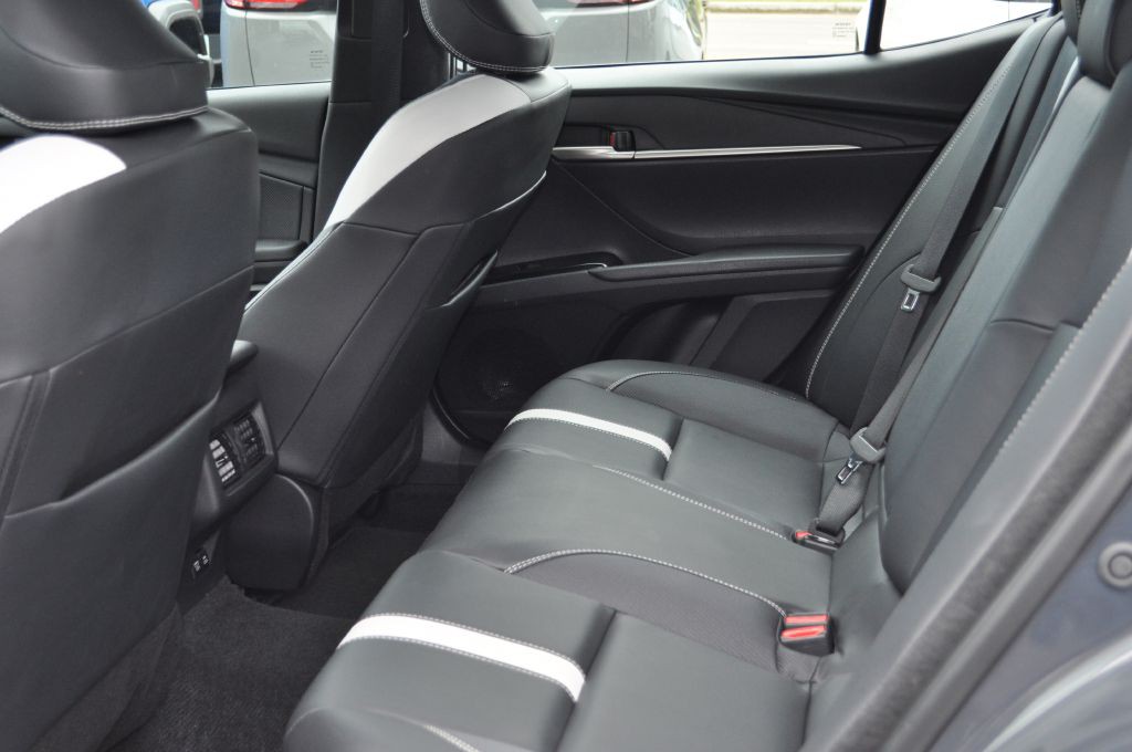 2025 Toyota Camry Image 17