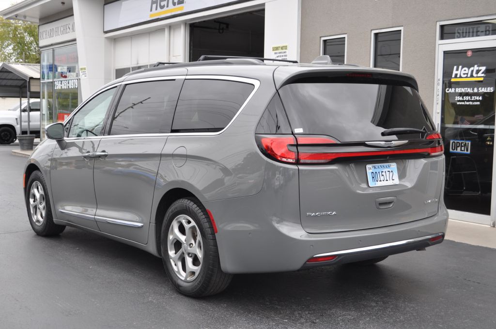 2022 Chrysler Pacifica Image 4