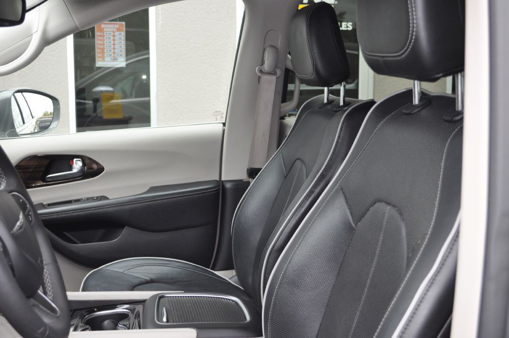 2022 Chrysler Pacifica Image 6