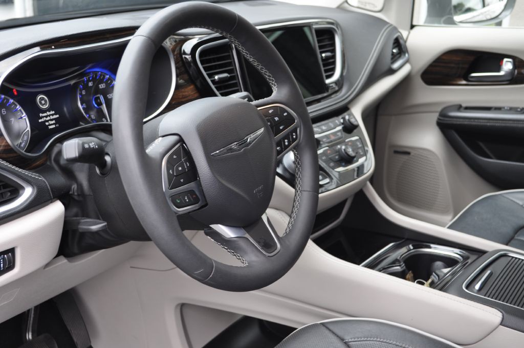 2022 Chrysler Pacifica Image 8