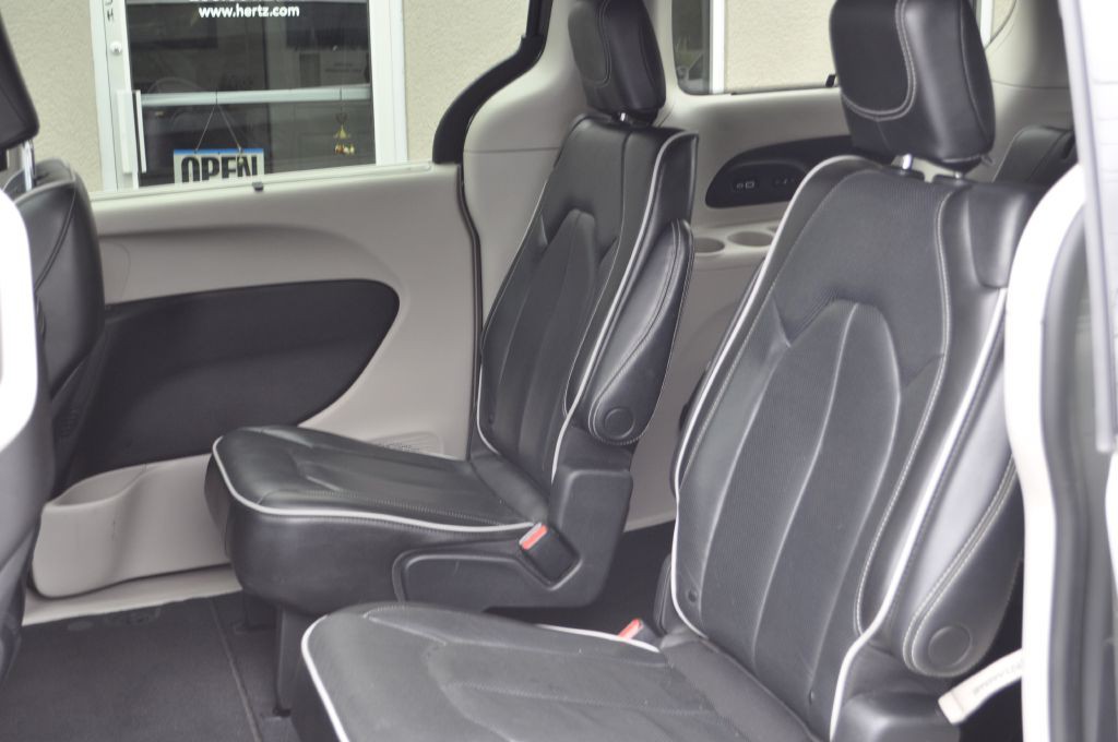 2022 Chrysler Pacifica Image 17