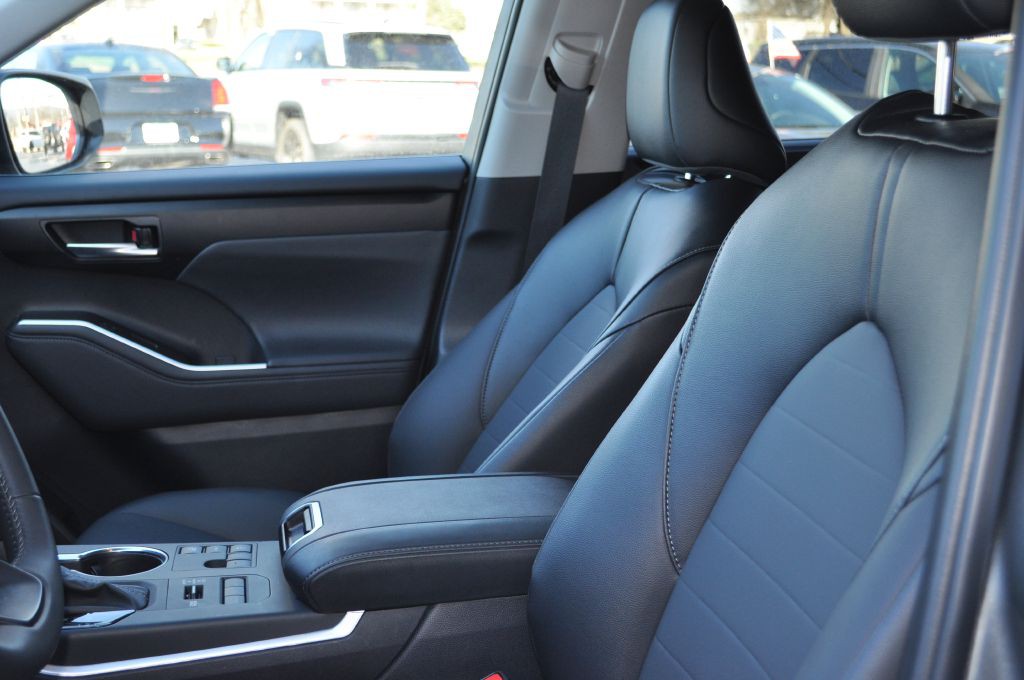 2025 Toyota Highlander Image 9