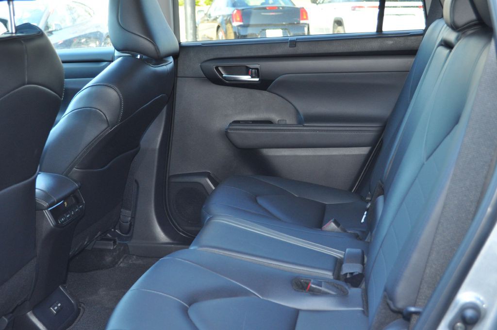 2025 Toyota Highlander Image 16
