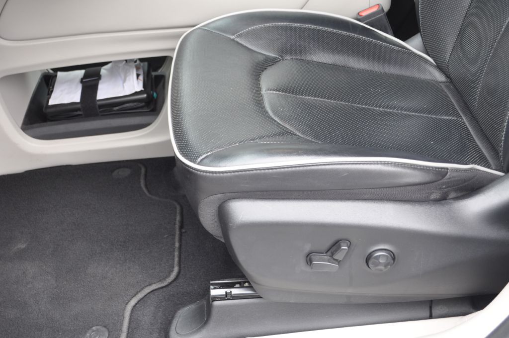 2022 Chrysler Pacifica Image 7