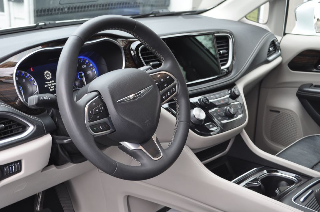 2022 Chrysler Pacifica Image 8