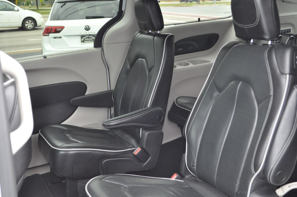 2022 Chrysler Pacifica Image 18