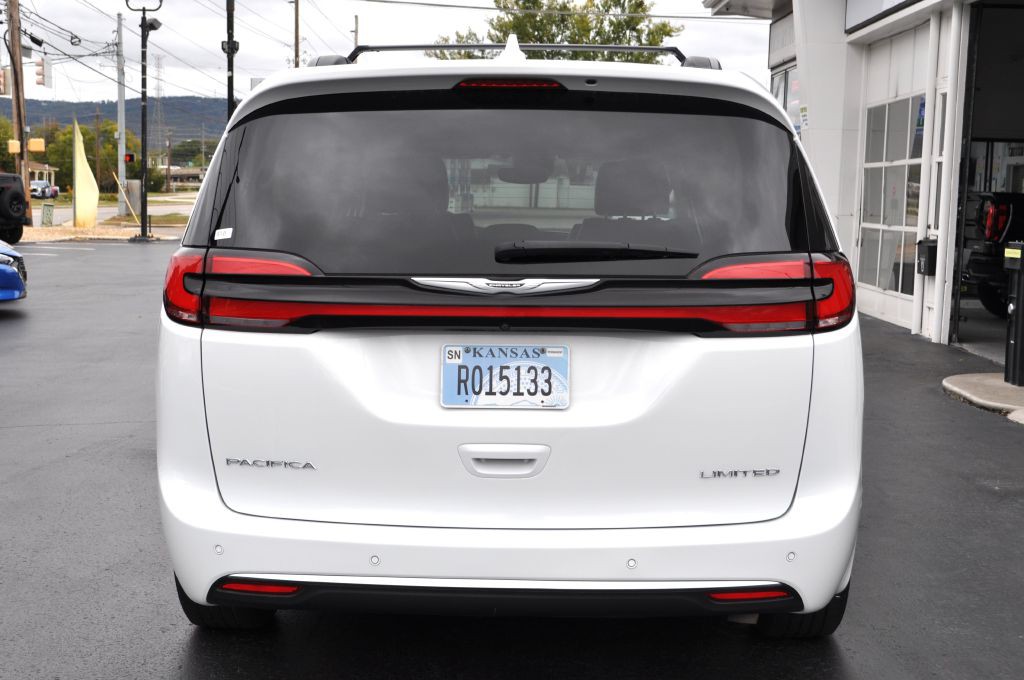 2022 Chrysler Pacifica Image 28
