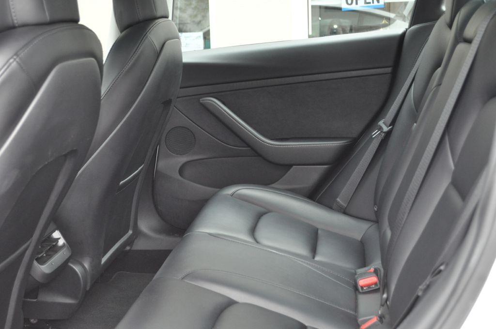 2022 Tesla Model 3 Image 15