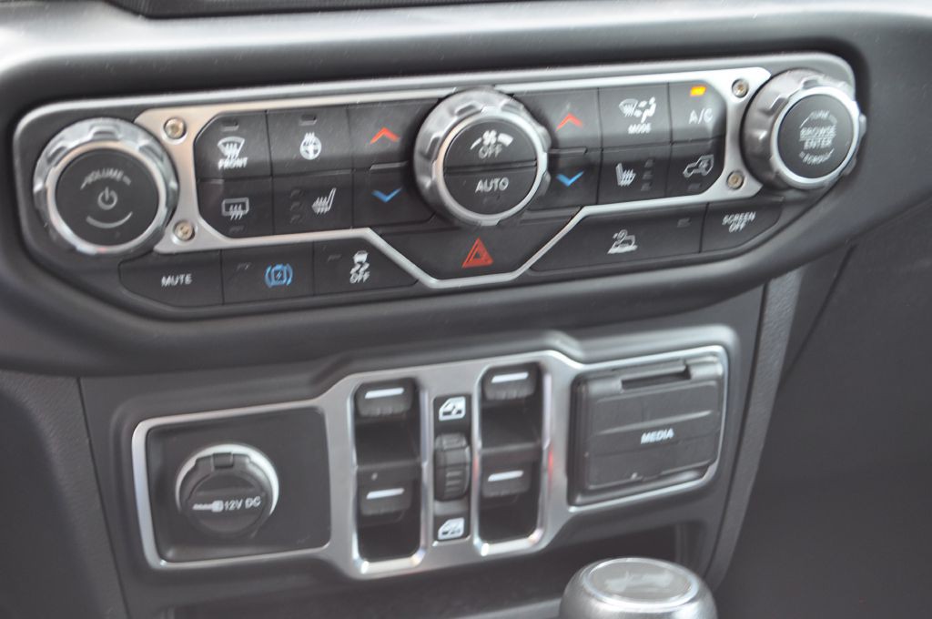 2023 Jeep Wrangler Image 9