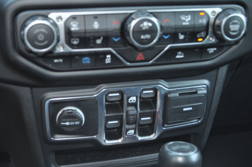 2023 Jeep Wrangler Image 16