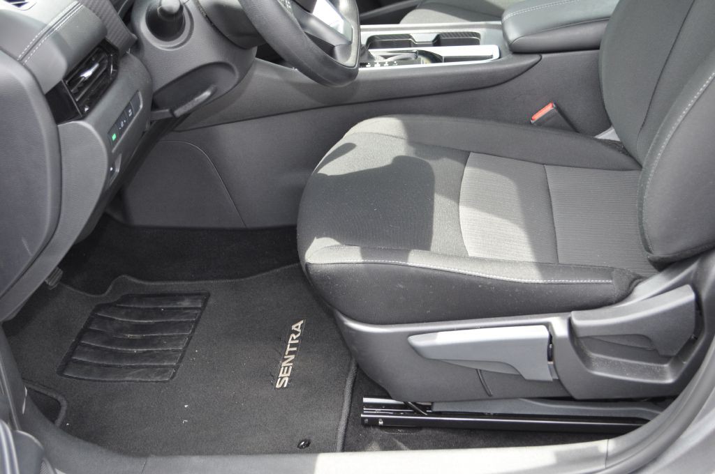 2025 Nissan Sentra Image 8