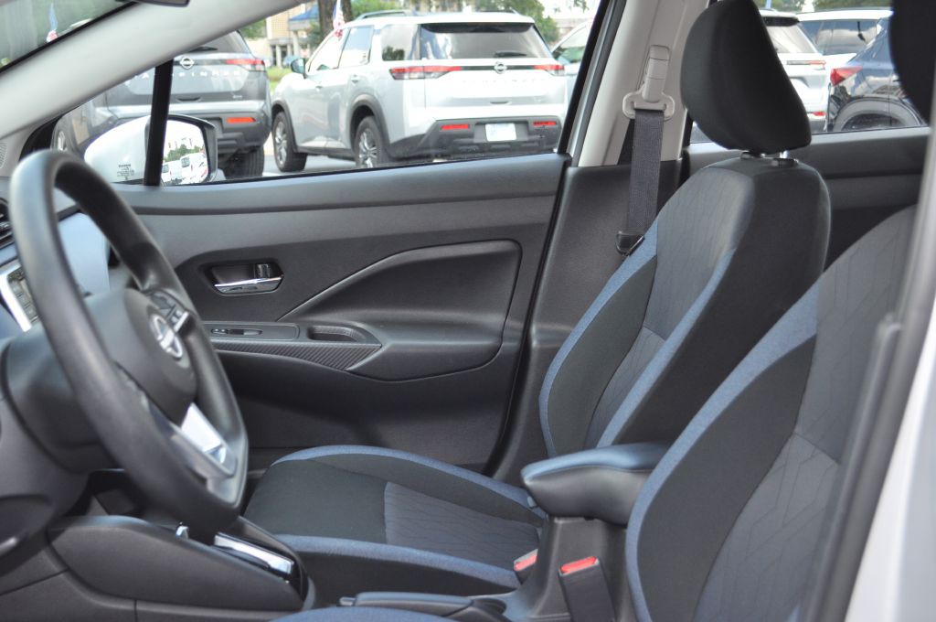 2025 Nissan Versa Image 8