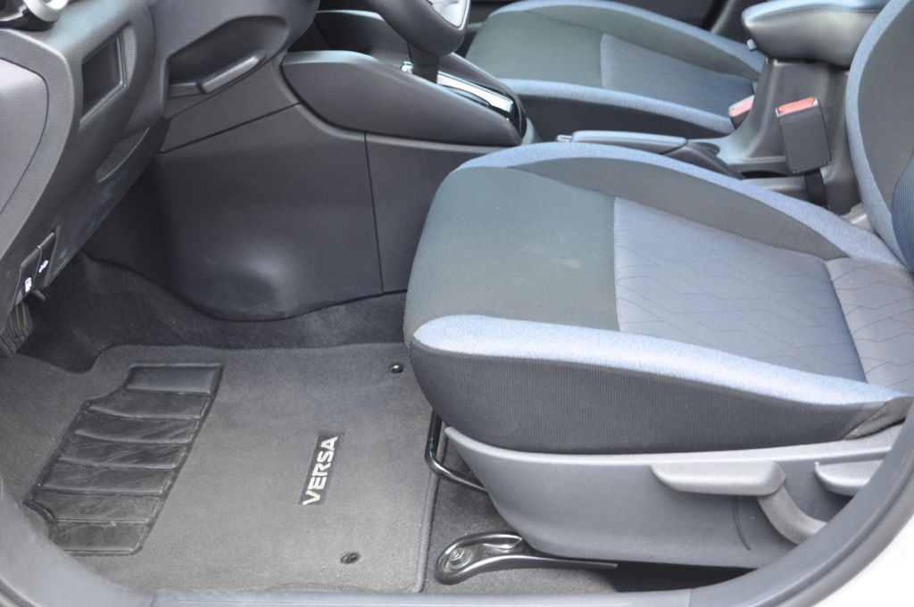 2025 Nissan Versa Image 9