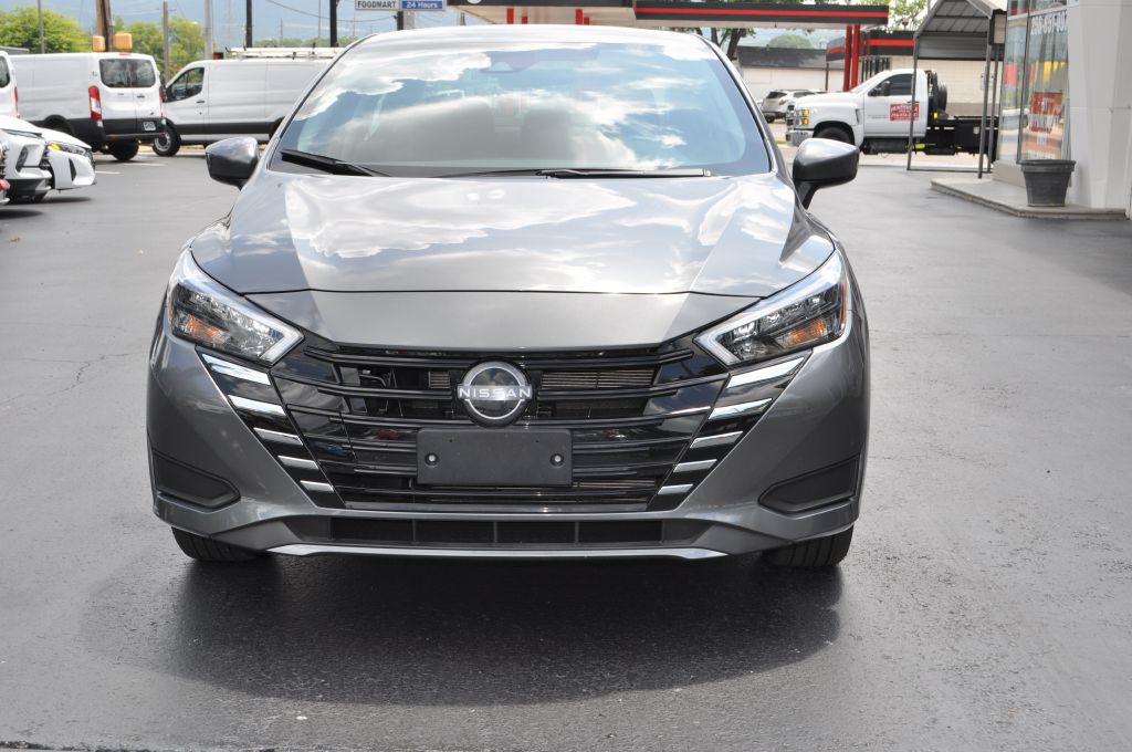 2025 Nissan Versa Image 3