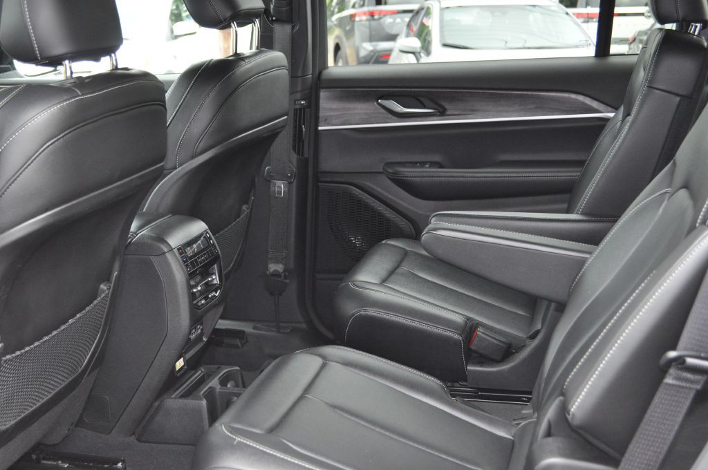 2024 Jeep Grand Cherokee Image 17