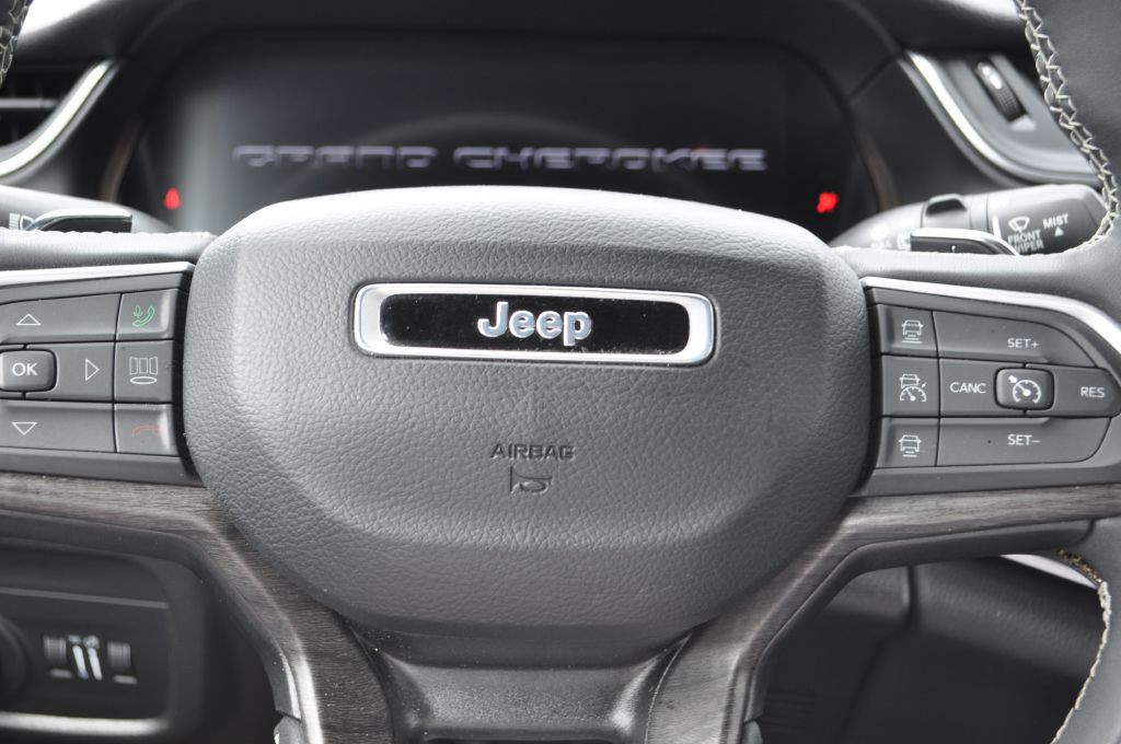 2024 Jeep Grand Cherokee Image 9