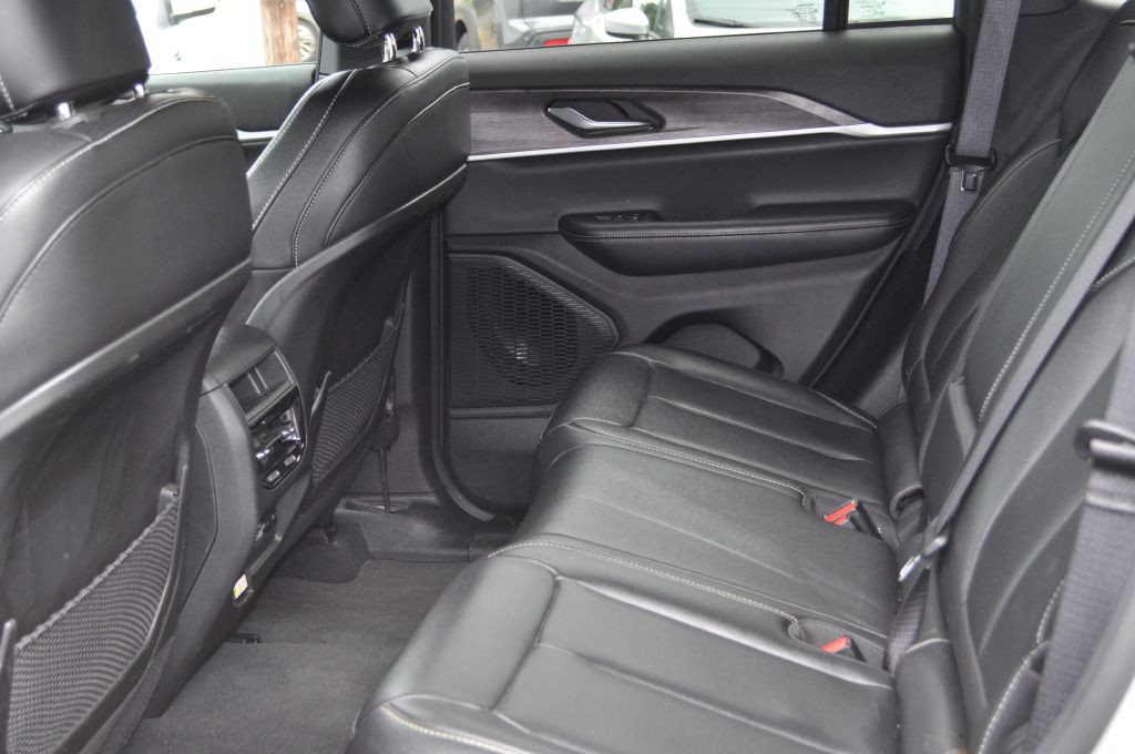 2024 Jeep Grand Cherokee Image 16