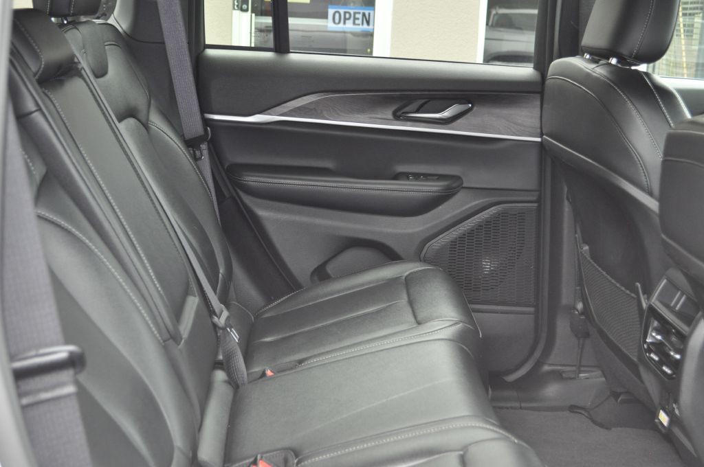 2024 Jeep Grand Cherokee Image 21