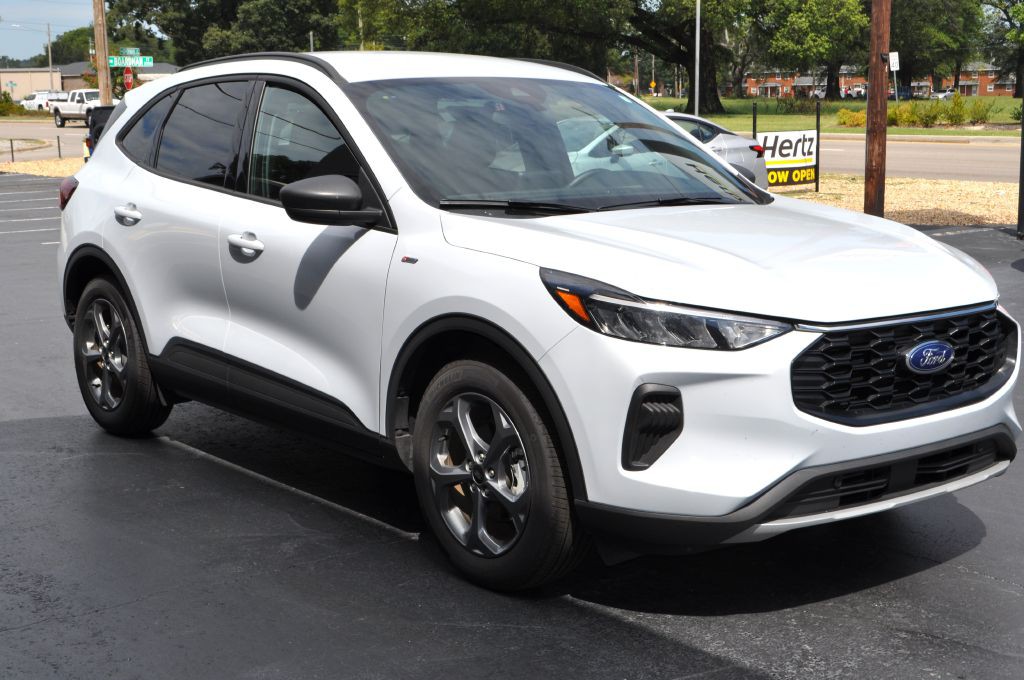 2025 Ford Escape Image 1