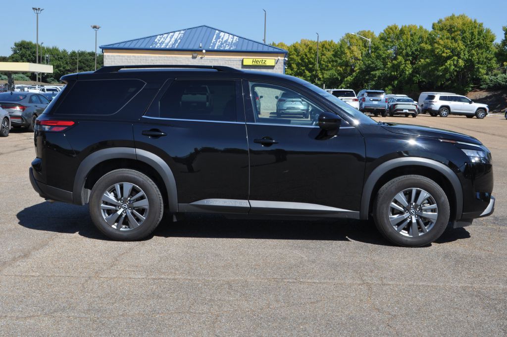 2025 Nissan Pathfinder Image 2