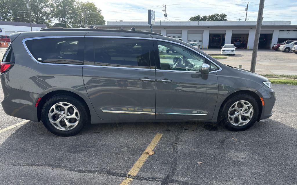 2022 Chrysler Pacifica Image 1