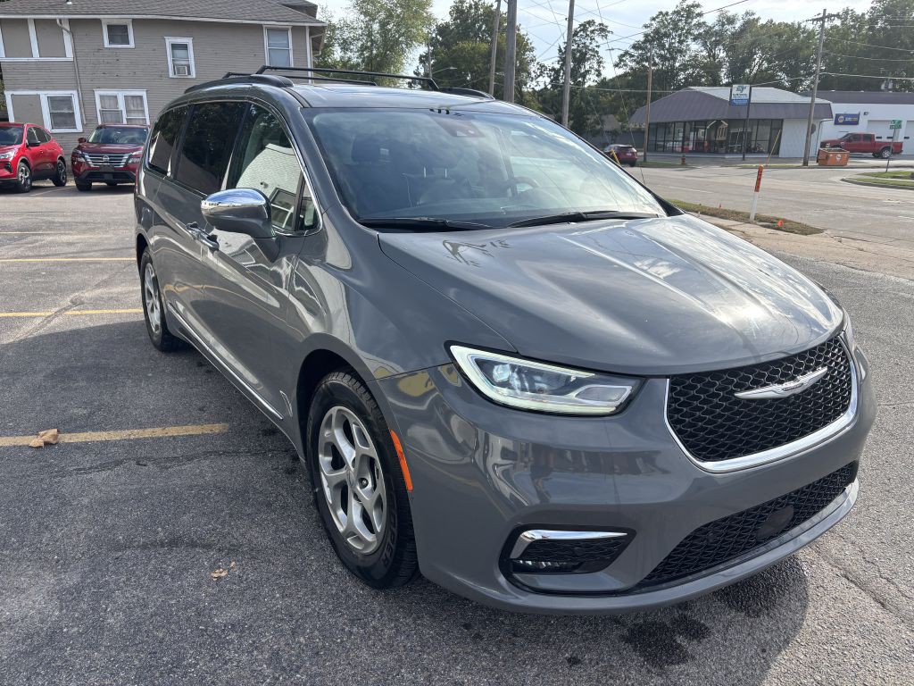 2022 Chrysler Pacifica Image 2
