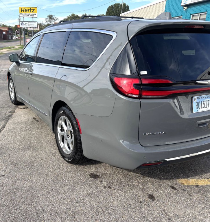 2022 Chrysler Pacifica Image 4
