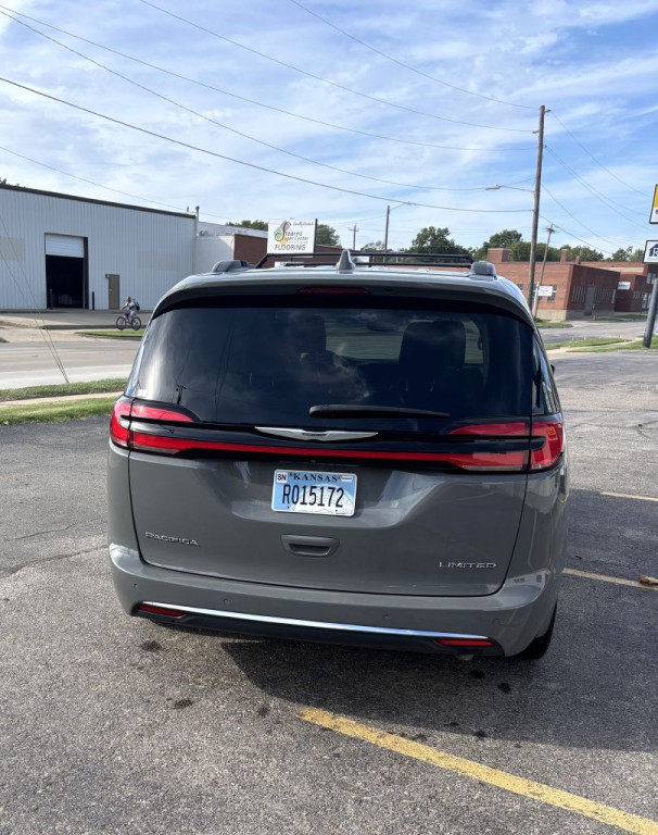 2022 Chrysler Pacifica Image 5
