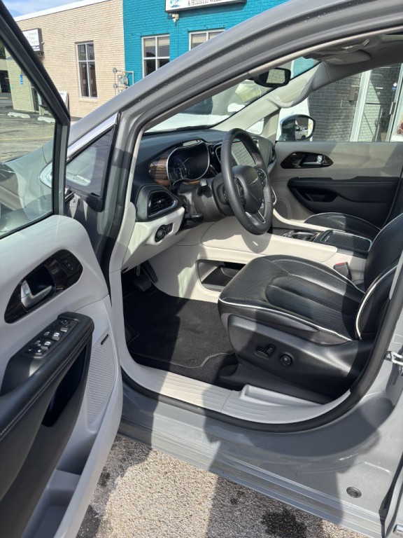 2022 Chrysler Pacifica Image 7