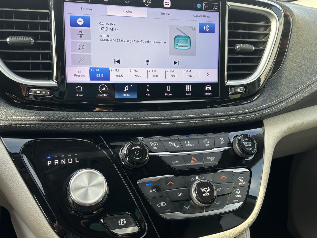 2022 Chrysler Pacifica Image 9