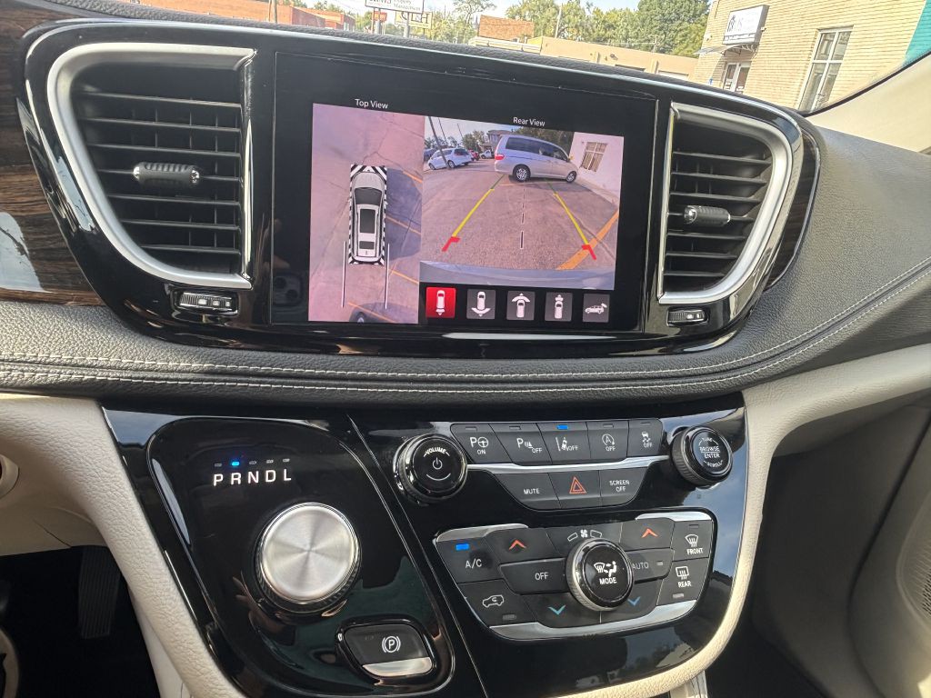 2022 Chrysler Pacifica Image 10