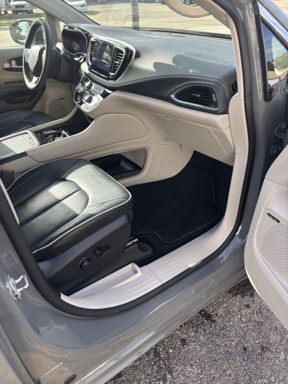 2022 Chrysler Pacifica Image 17