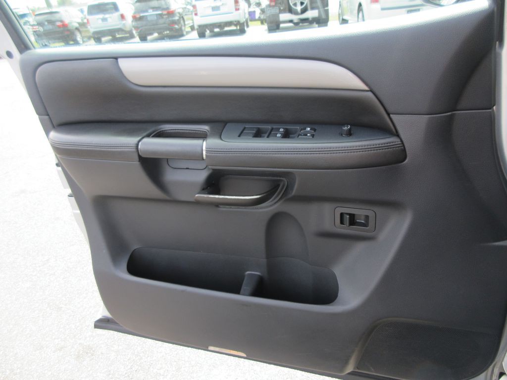 2011 Nissan Armada Image 10