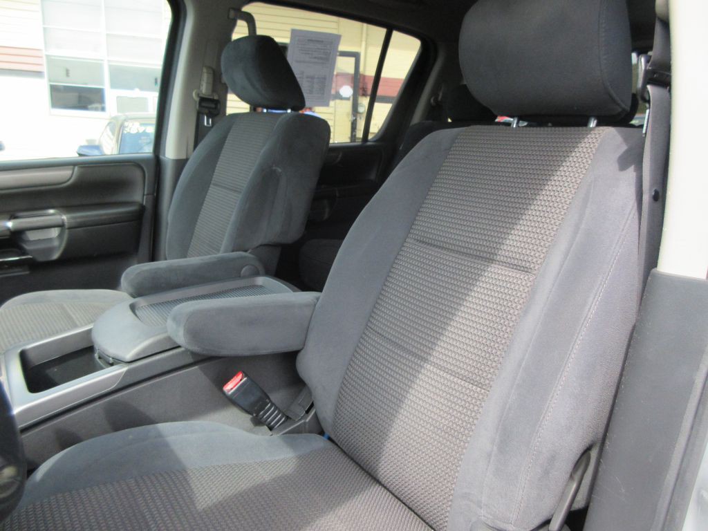 2011 Nissan Armada Image 11
